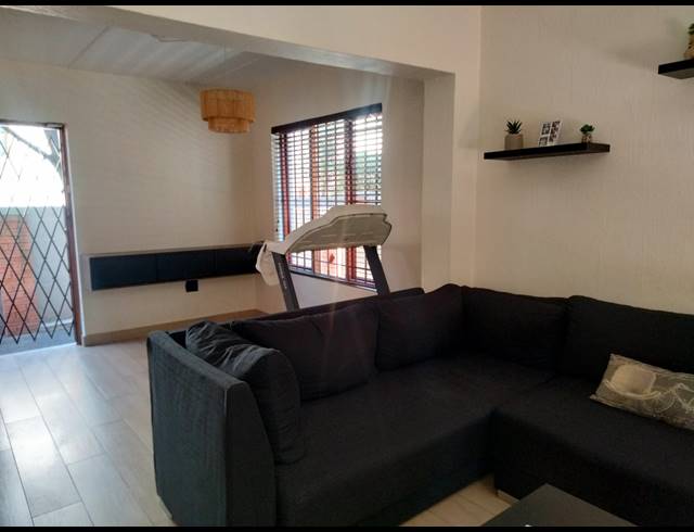 3 BEDROOM TOWNHOUSE FOR SALE IN SUNDOWNER